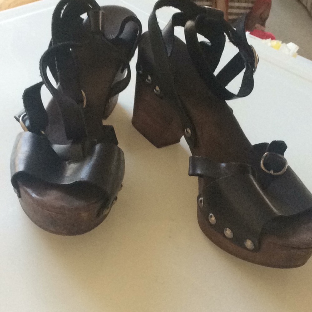 FREE PEOPLE BLACK LEATHER/WOODEN SHOES SIZE 39